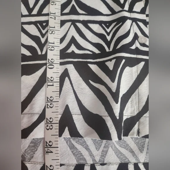 XL Zebra Print Jane + Delancey Button Blouse - Picture 7 of 8